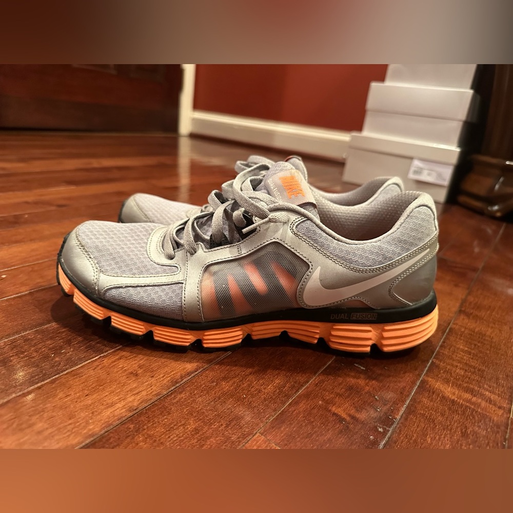 Nike Men’s sneakers gray and orange